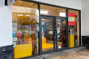 LEGO Store La Isla image
