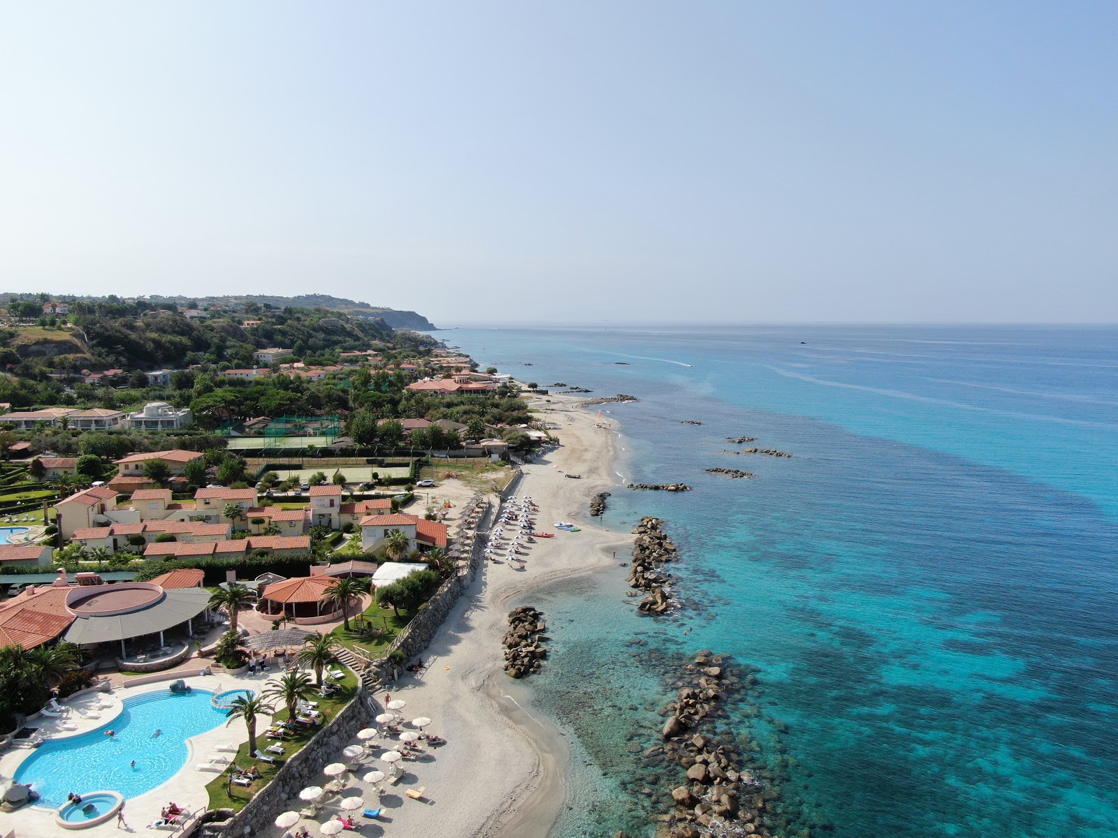Foto de Spiaggia di Torre Marino II con agua azul superficie