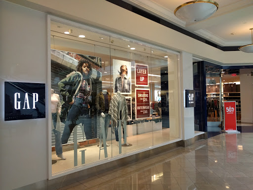 Gap, 700 SW 5th Ave, Portland, OR 97204, USA, 