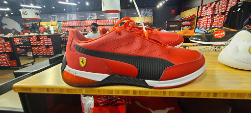 Shoe Store «PUMA», reviews and photos, 1650 Premium Outlet Blvd #333, Aurora, IL 60502, USA