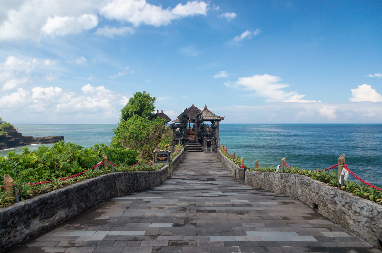 Batu Bolong Temple Beach photo #8