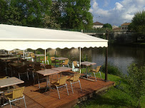 Atmosphère du Restaurant de spécialités à base de poisson-pêcheur Au Fil de l'Eau à Brantôme - n°13