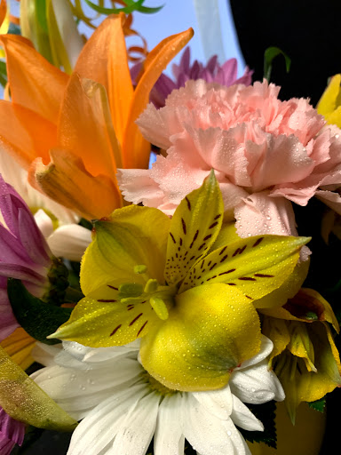 Florist «Mid Cities Florist», reviews and photos, 3225 Harwood Rd F, Bedford, TX 76021, USA