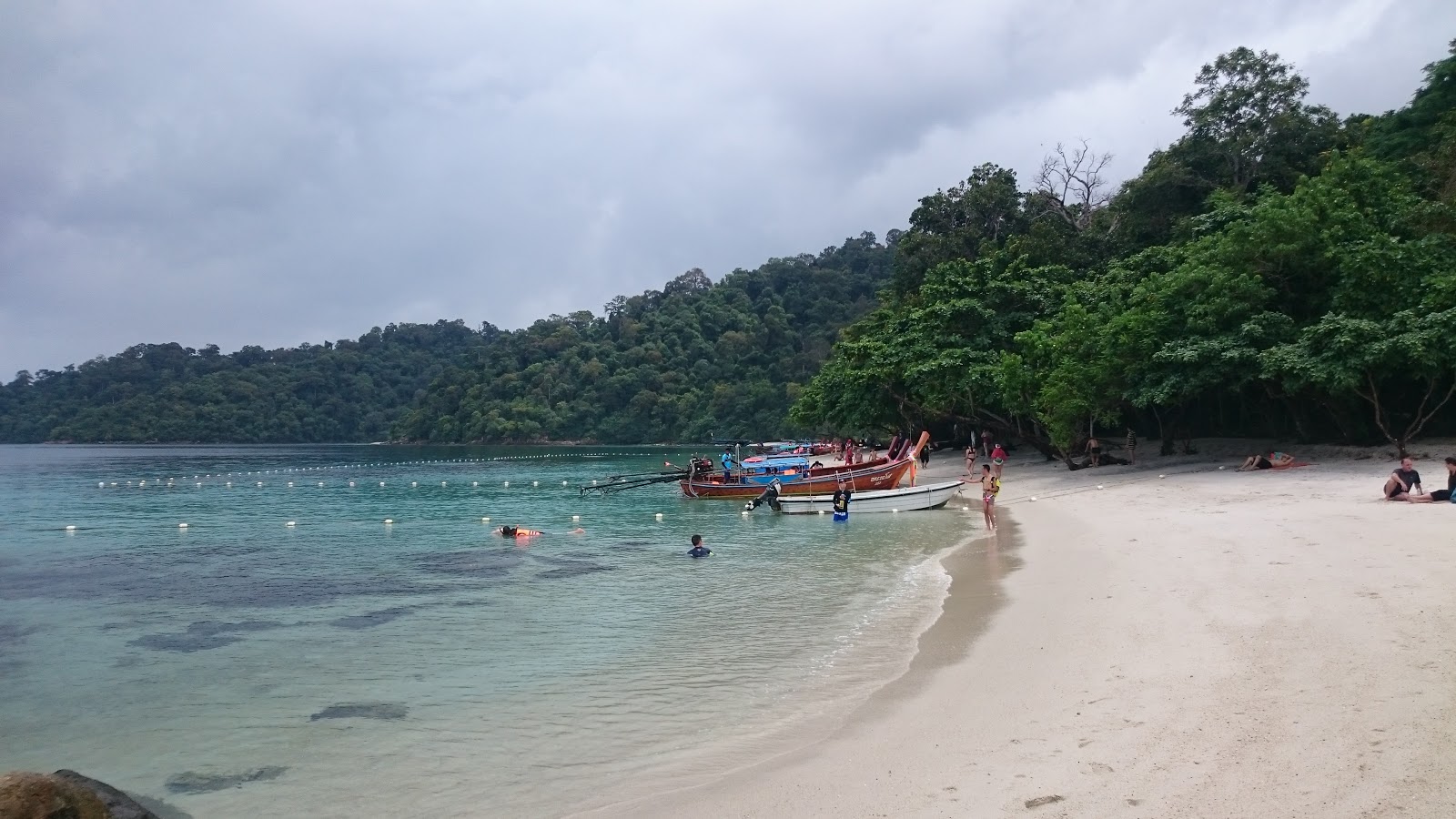 Foto de Praia dos Macacos - lugar popular entre os apreciadores de relaxamento