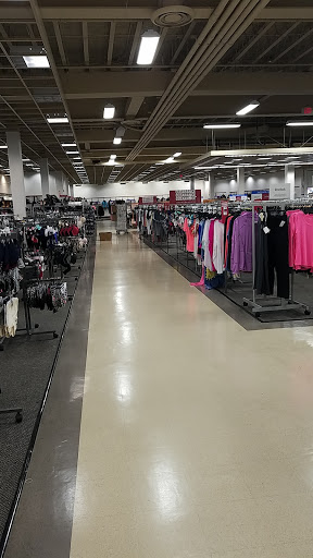 Clothing Store «Burlington Coat Factory», reviews and photos, 6875 Southland Dr, Middleburg Heights, OH 44130, USA