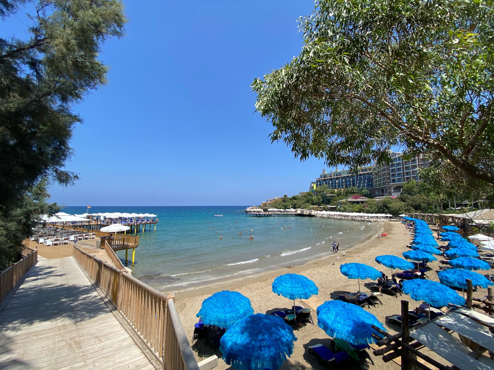 Foto von Merit Crystal Beach mit beiger sand Oberfläche