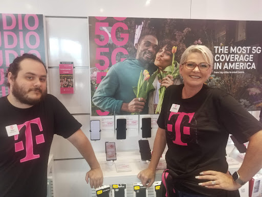 Cell Phone Store «T-Mobile», reviews and photos, 663 E Aurora Rd, Macedonia, OH 44056, USA