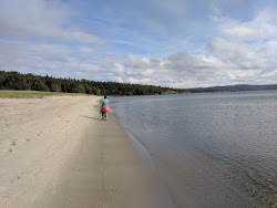 Sandy Beach'in fotoğrafı uçurumlarla desteklenmiş