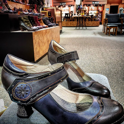 Shoe Store «Reyers Shoe Store», reviews and photos, 40 S Water Ave, Sharon, PA 16146, USA