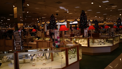 Department Store «Von Maur», reviews and photos, 7700 E Kellogg Dr N, Wichita, KS 67207, USA