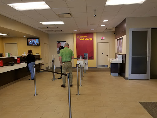 Bank «Wells Fargo Bank», reviews and photos