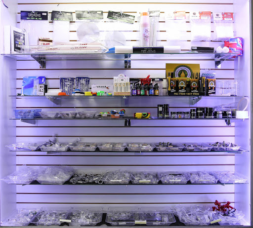 Tobacco Shop «3 Monkeys Smoke & Vape Shop», reviews and photos, 5140 Foothills Blvd #170, Roseville, CA 95747, USA