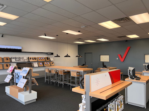 Cell Phone Store «Verizon Authorized Retailer - Wireless Zone», reviews and photos, 1051 Wolcott St, Waterbury, CT 06705, USA
