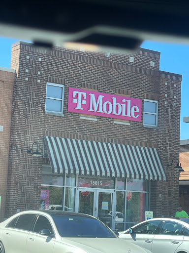 Cell Phone Store «T-Mobile», reviews and photos, 15615 South La Grange Road, Orland Park, IL 60462, USA