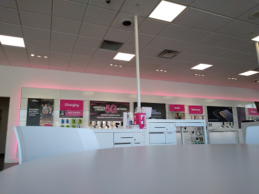 Cell Phone Store «T-Mobile», reviews and photos, 225 Alewife Brook Pkwy, Cambridge, MA 02138, USA