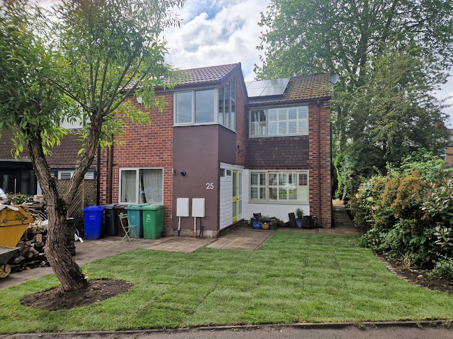 9 Dixon Rd, Denton, Manchester M34 7RW, United Kingdom