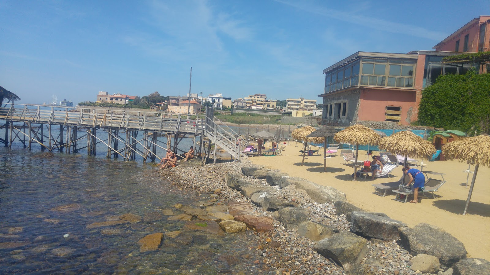 Foto av Grotta Aurelia beach med blått vatten yta