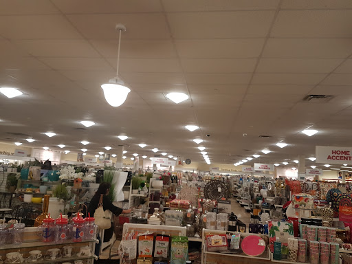 Department Store «T.J. Maxx & HomeGoods», reviews and photos, 111 Taunton St, Plainville, MA 02762, USA