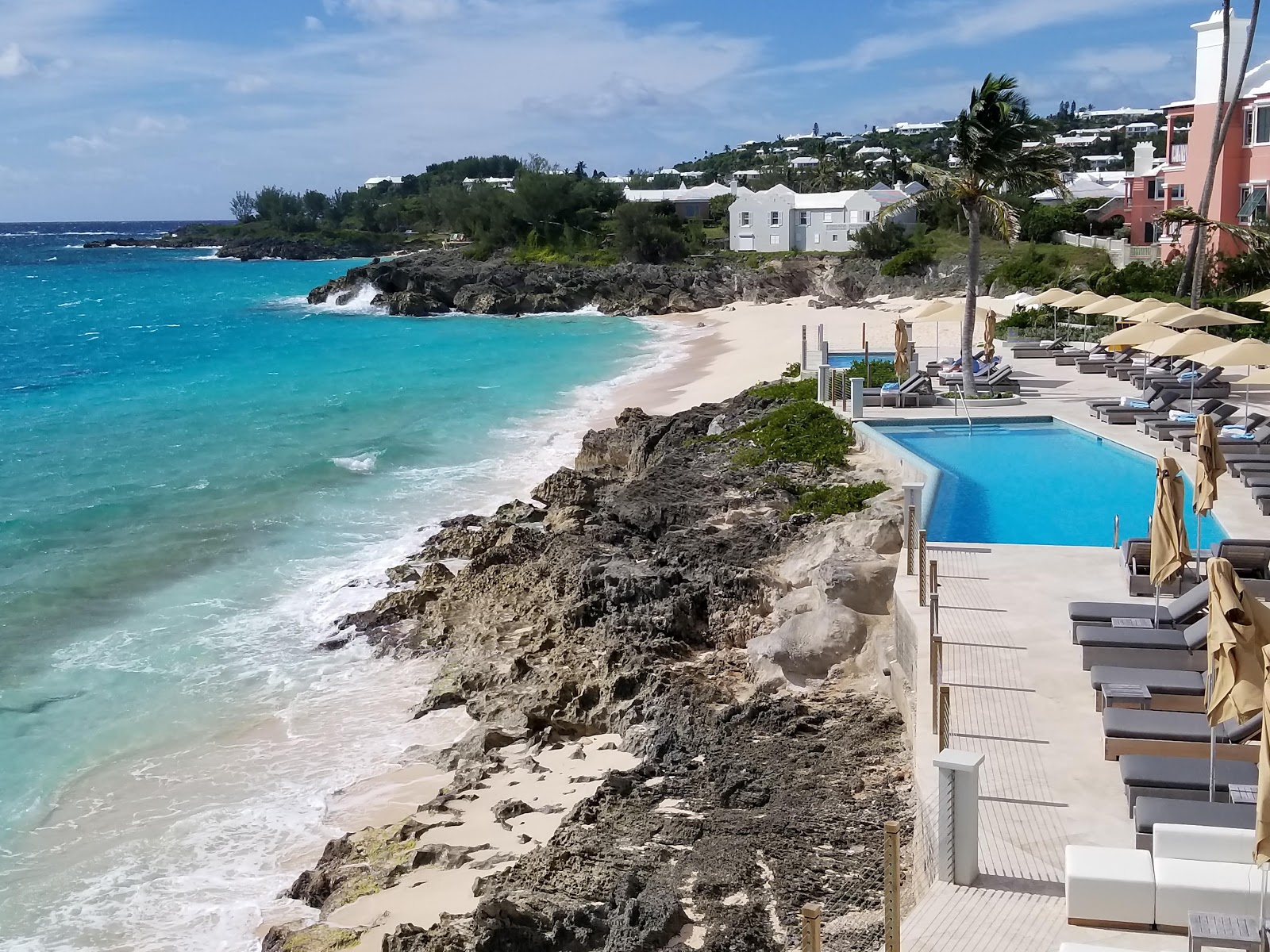 Φωτογραφία του Pink Beach - West με ευθεία ακτή