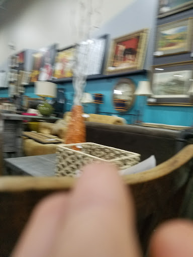 Consignment Shop «Home Consignment Center - Bee Cave», reviews and photos, 12812 Shops Pkwy, Austin, TX 78738, USA