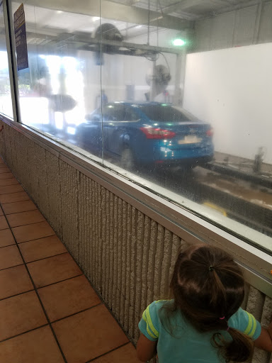 Car Wash «Simoniz Car Wash», reviews and photos, 2502 W Davis St, Conroe, TX 77304, USA