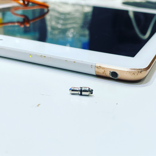 Electronics Repair Shop «Cellfone MD - cell phone repair», reviews and photos, 7637 N Milwaukee Ave, Niles, IL 60714, USA