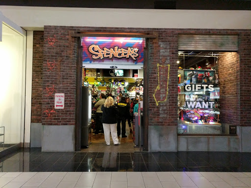 SPENCER GIFTS, 3001 White Bear Ave, St Paul, MN 55109, USA, 