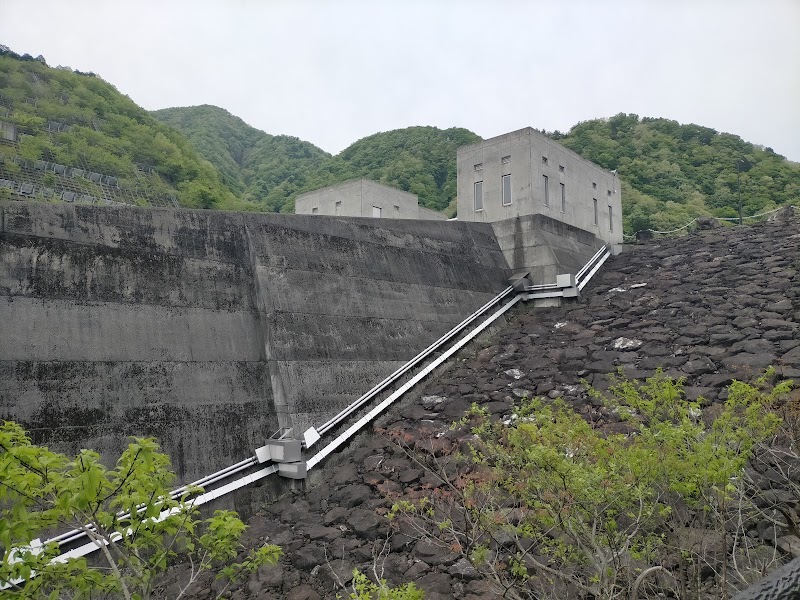 徳山ダム下流面展望台
