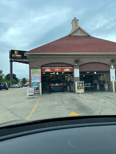 Mr.C's Car Wash en Harper Woods