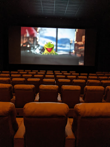 Movie Theater «North Riverside Luxury 6: Classic Cinemas», reviews and photos, 7501 W Cermak Rd, Riverside, IL 60546, USA