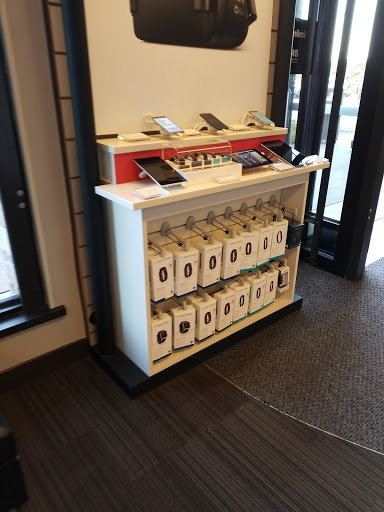 Cell Phone Store «Verizon», reviews and photos, 1555 Simi Town Center Way #585, Simi Valley, CA 93065, USA