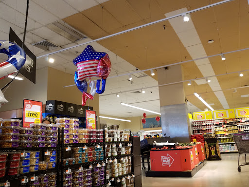 Grocery Store «Stop & Shop», reviews and photos, 31-06 Farrington St, Flushing, NY 11354, USA