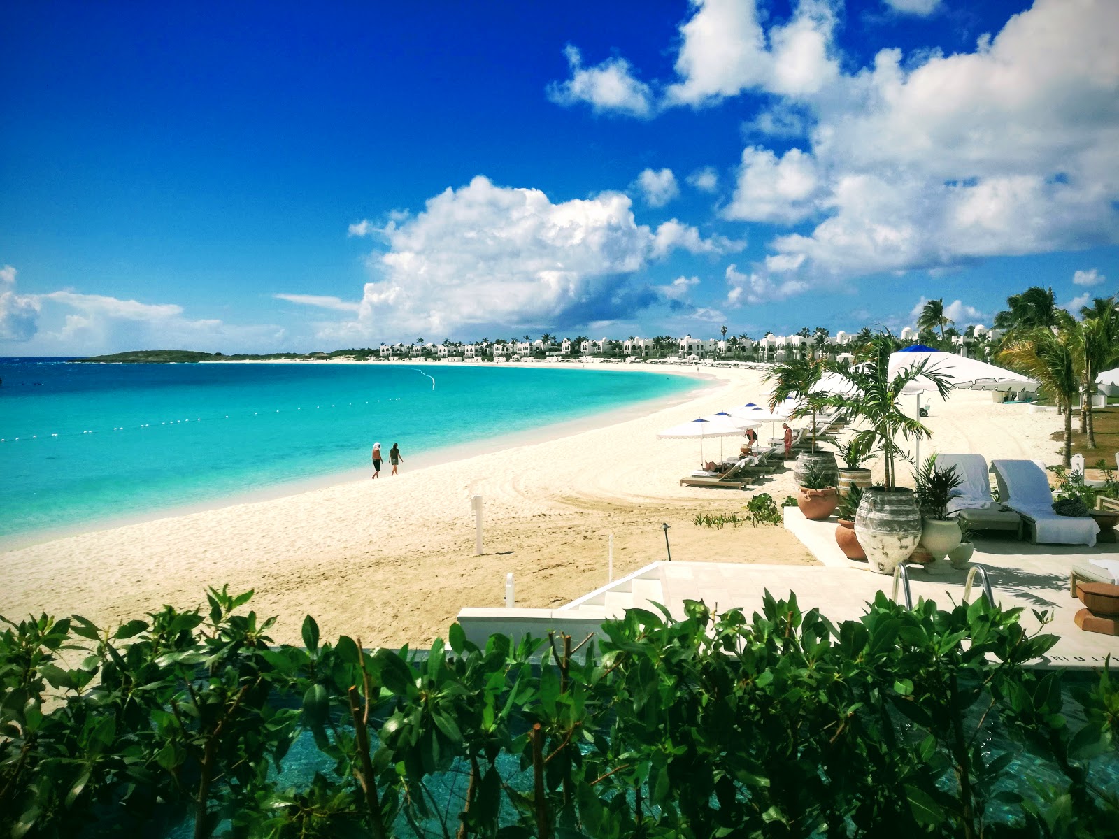 Anguilla Plajı'in fotoğrafı - rahatlamayı sevenler arasında popüler bir yer