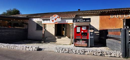 photo du restaurant Ô Grain de Pizz' et distributeur de pizza au feu de bois 24h/24.