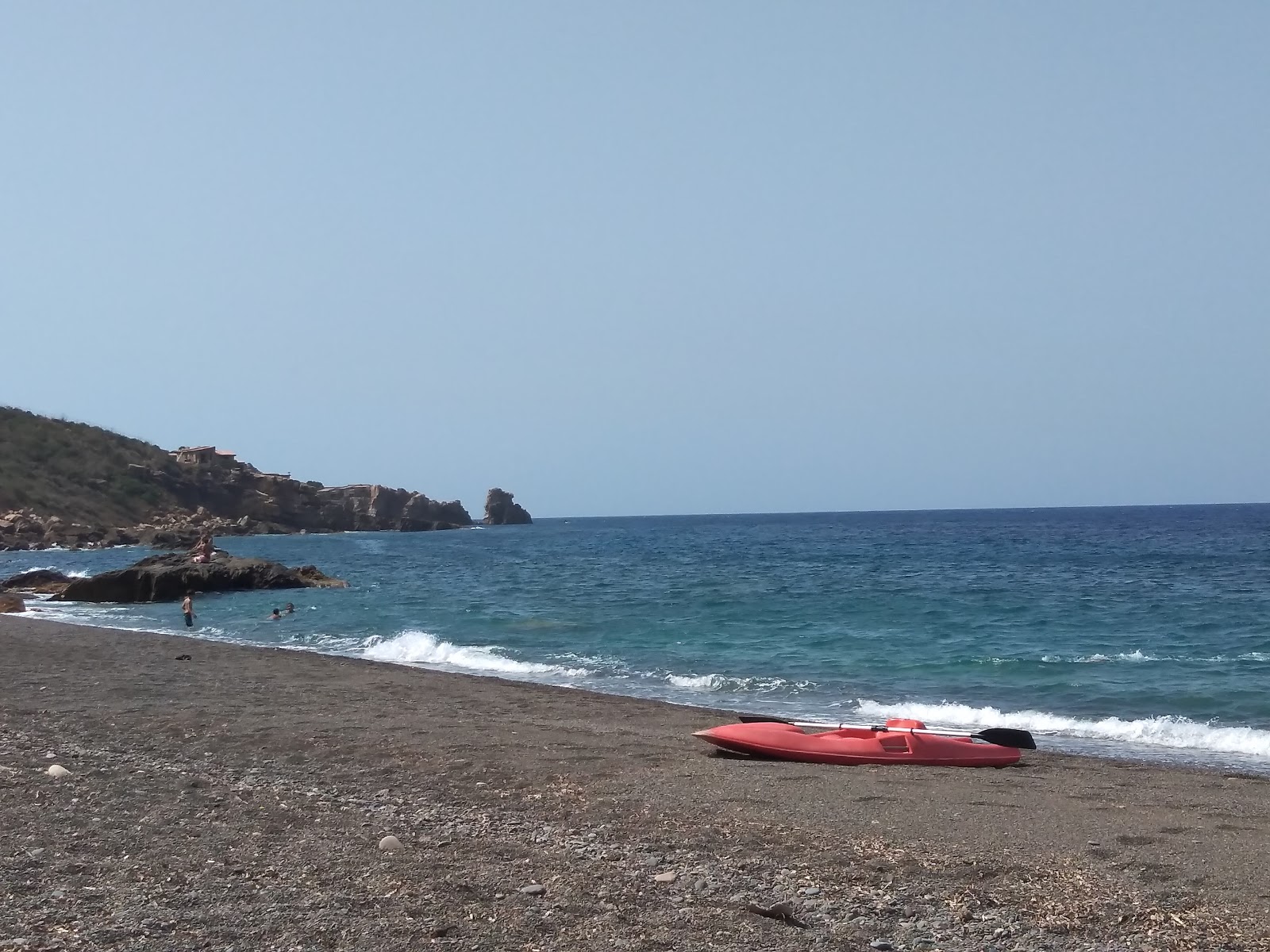 Φωτογραφία του Tigremt Beach περιτριγυρισμένο από βουνά