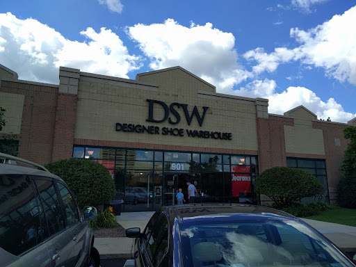 Shoe Store «DSW Designer Shoe Warehouse», reviews and photos, 901 Perimeter Dr, Schaumburg, IL 60173, USA