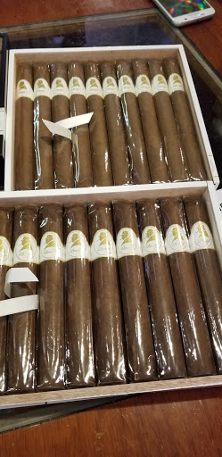 Tobacco Shop «Up Down Cigar», reviews and photos, 1550 N Wells St, Chicago, IL 60610, USA