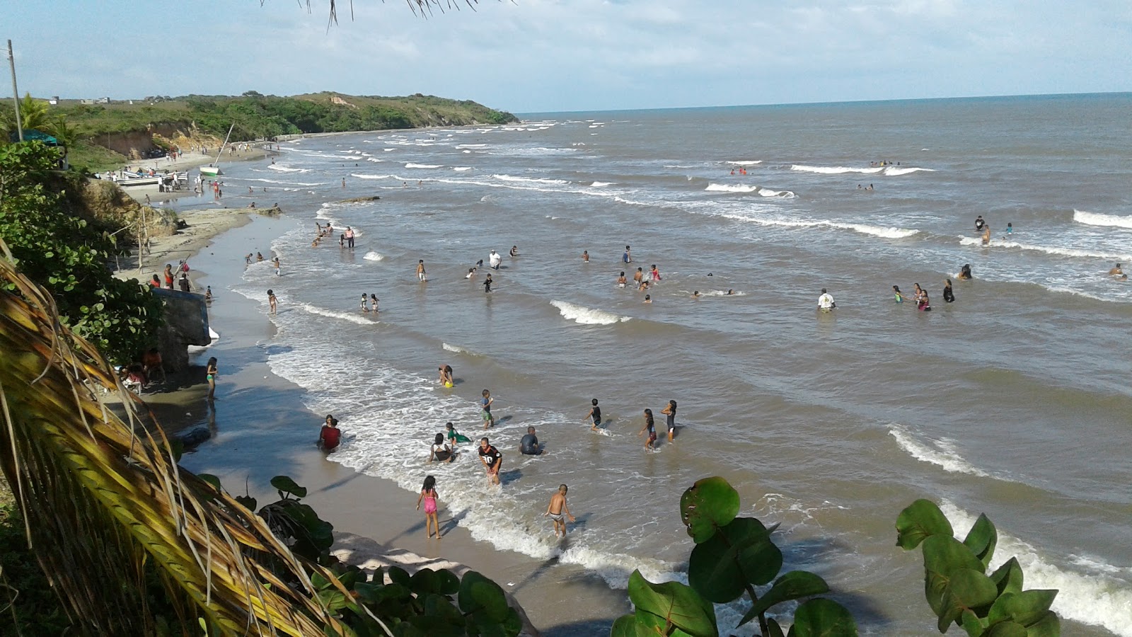 La Bocana 海滩的照片 带有碧绿色水表面