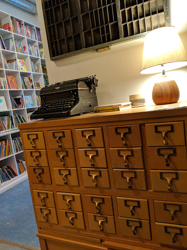 Book Store «Pilsen Community Books», reviews and photos, 1102 W 18th St, Chicago, IL 60608, USA