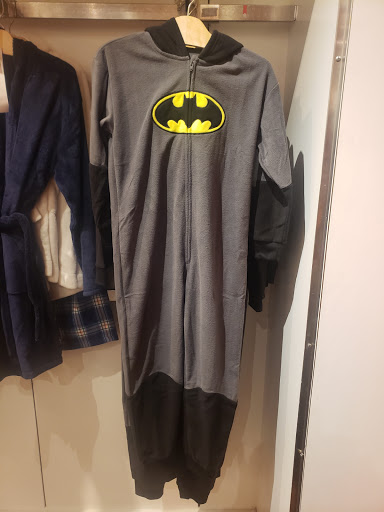 Clothing Store «Gap Outlet», reviews and photos, 55 Bay St, Long Beach, CA 90802, USA