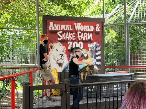 Zoo «Animal World & Snake Farm Zoo», reviews and photos, 5640 Interstate 35 Frontage Rd, New Braunfels, TX 78132, USA