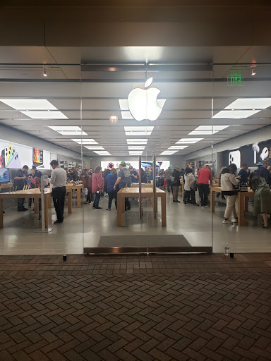 Computer Store «Apple Short Pump Town Center», reviews and photos, 11800 W Broad St, Henrico, VA 23233, USA