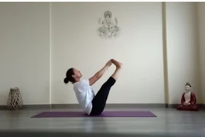 Clases de yoga en sevilla * Cuídate Yoga* image
