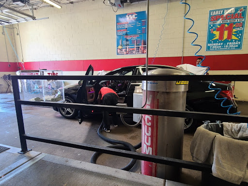 Car Wash «Bucktownss Best Car Wash», reviews and photos, 2524 W North Ave, Chicago, IL 60647, USA