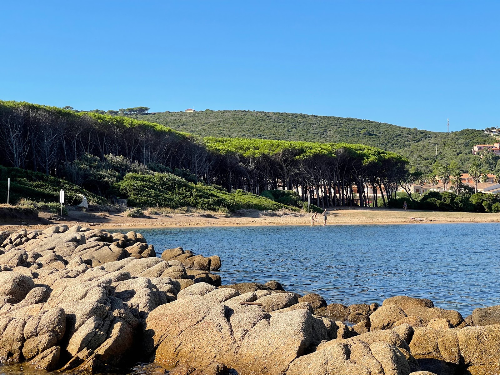 Foto de Spiaggia di Punta Nera - lugar popular entre os apreciadores de relaxamento