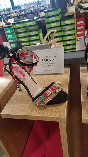 Shoe Store «DSW Designer Shoe Warehouse», reviews and photos, 10400 Old Georgetown Rd, Bethesda, MD 20814, USA