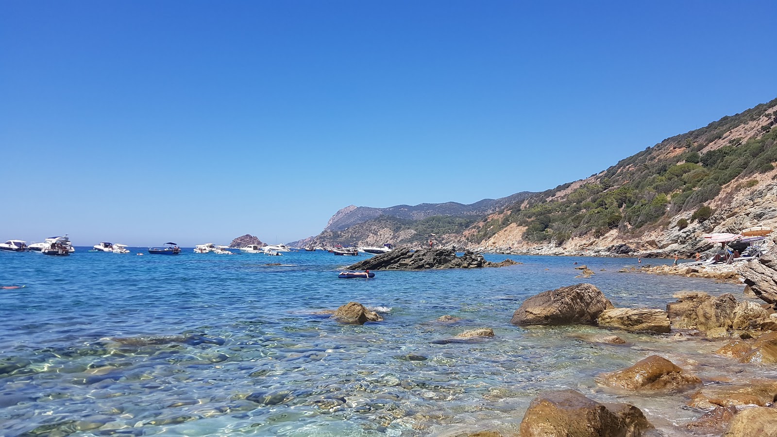 Photo of Cala Purgatorio with partly clean level of cleanliness