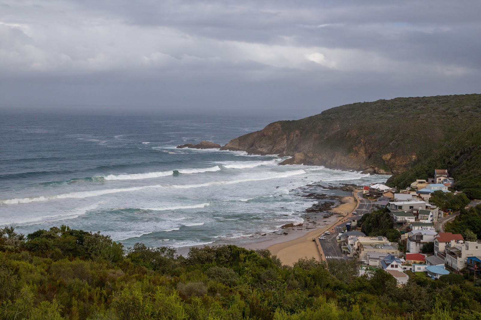 Herolds Bay beach'in fotoğrafı - rahatlamayı sevenler arasında popüler bir yer