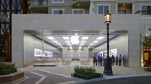 Apple The Americana at Brand