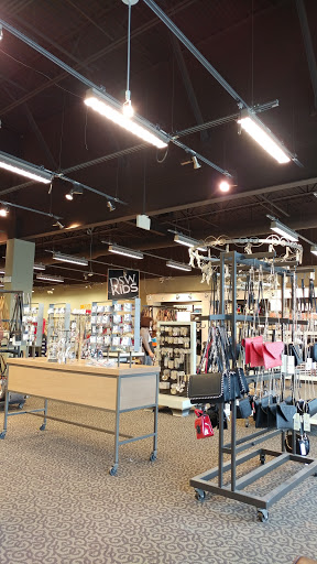 Shoe Store «DSW Designer Shoe Warehouse», reviews and photos, 970 N Milwaukee Ave, Lincolnshire, IL 60069, USA